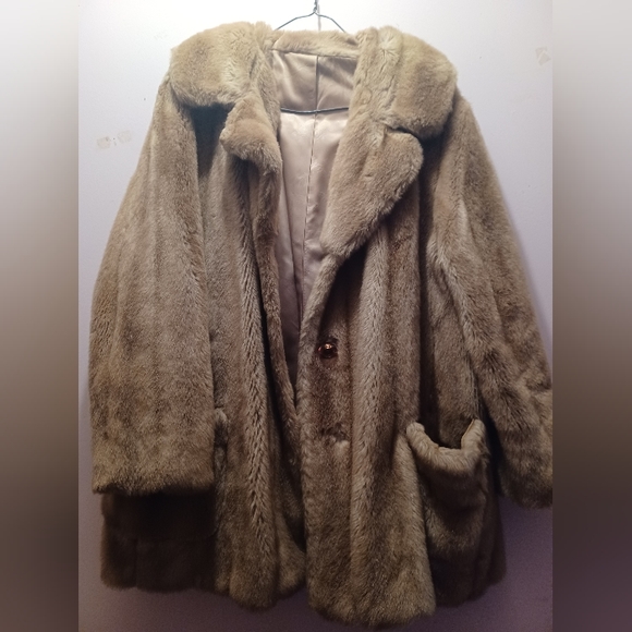 AUTHENTIC VINTAGE FUR COAT - Picture 1 of 2